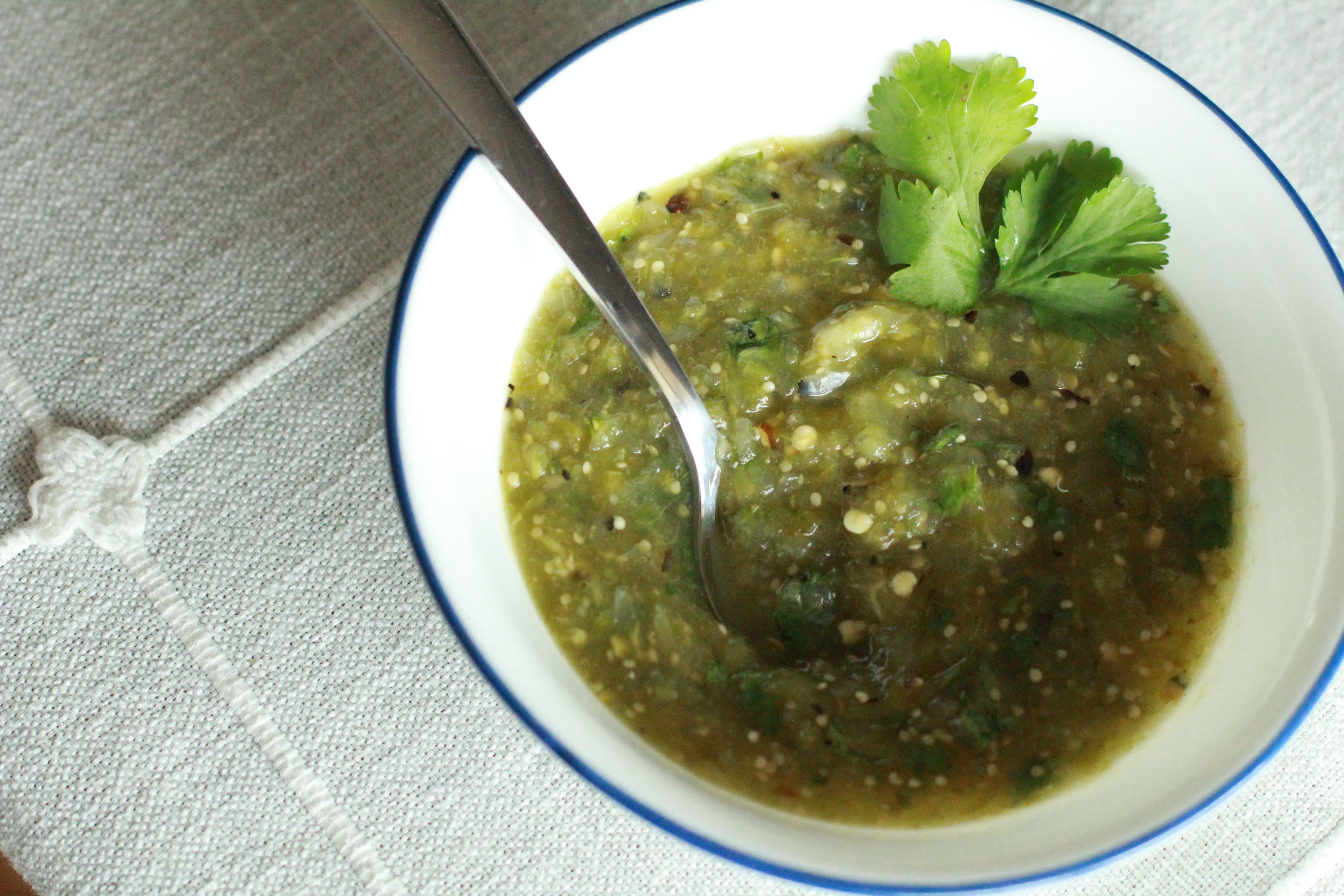 Easy Roasted Tomatillo Salsa (Chunky Salsa Verde)